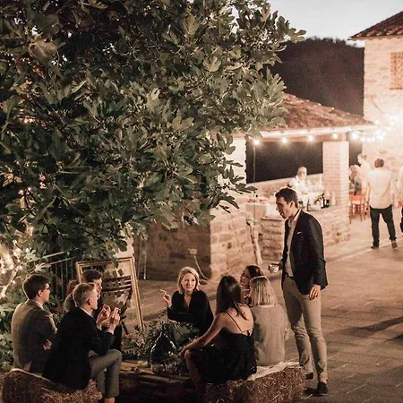 Cungi Con Piscina Privata Ferienhaus *